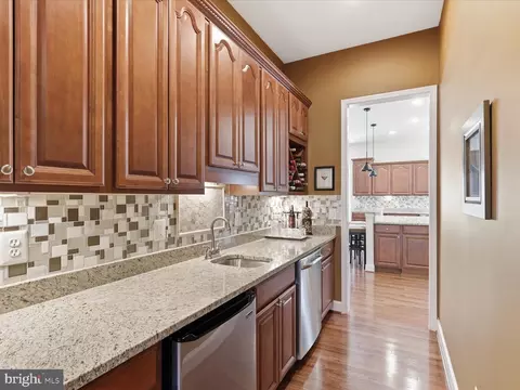 Kitchen - 41961 Riding Mill Pl, Ashburn, VA 20148 photo 1 of 8