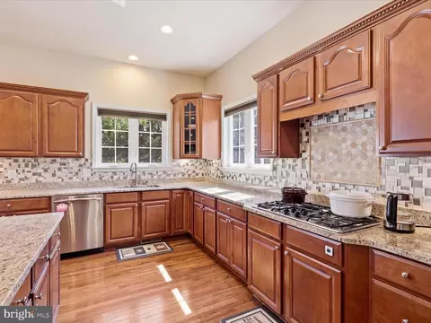 Kitchen - 41961 Riding Mill Pl, Ashburn, VA 20148 photo 7 of 8