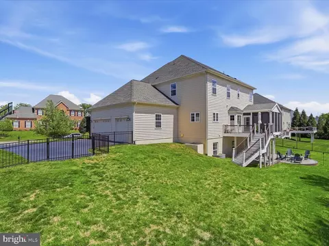 Exterior - 41961 Riding Mill Pl, Ashburn, VA 20148 photo 11 of 12