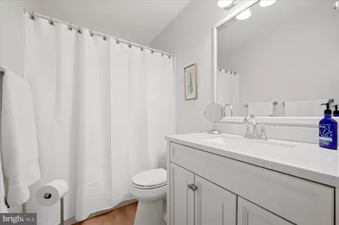 Bath - 35 Biscayne Pl, Sterling, VA 20164 photo 2 of 2