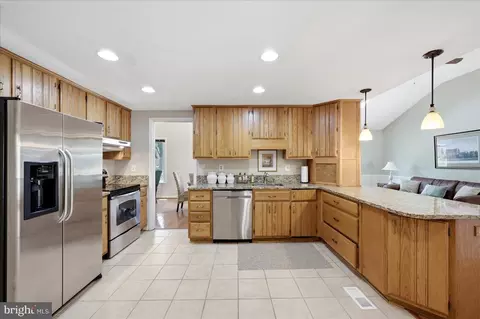 Kitchen - 35 Biscayne Pl, Sterling, VA 20164 photo 1 of 3
