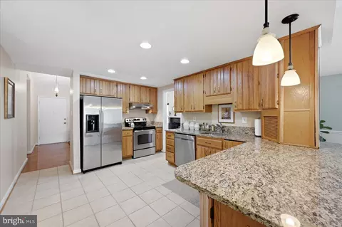 Kitchen - 35 Biscayne Pl, Sterling, VA 20164 photo 3 of 3