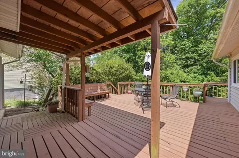 Exterior - 35 Biscayne Pl, Sterling, VA 20164 photo 4 of 10