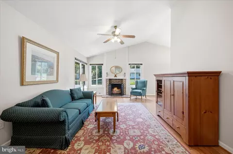 Living - 35 Biscayne Pl, Sterling, VA 20164 photo 1 of 5