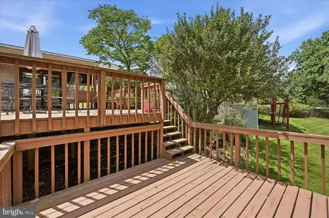 Exterior - 35 Biscayne Pl, Sterling, VA 20164 photo 5 of 10