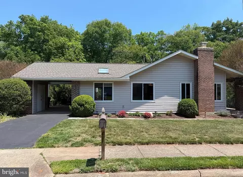 35 Biscayne Pl, Sterling, VA 20164
