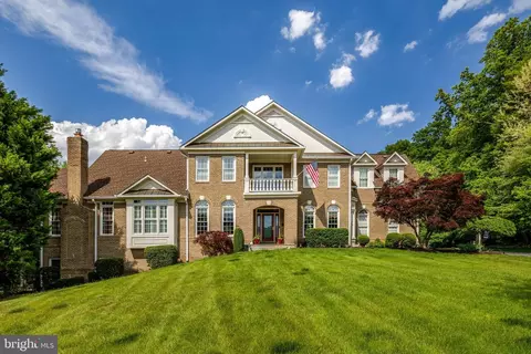 20283 Island View Ct, Sterling, VA 20165