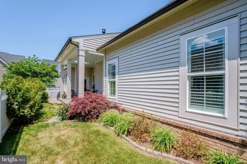 Exterior - 42863 Beaver Crossing Sq, Ashburn, VA 20148 photo 9 of 15