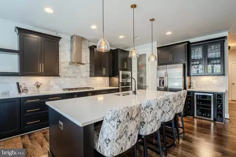 Kitchen - 42863 Beaver Crossing Sq, Ashburn, VA 20148 photo 2 of 6