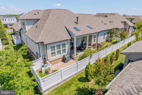 Exterior - 42863 Beaver Crossing Sq, Ashburn, VA 20148 photo 10 of 15