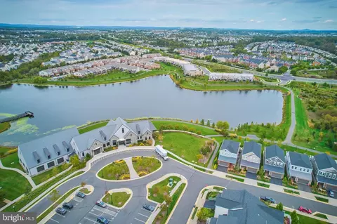 View/Area - 42863 Beaver Crossing Sq, Ashburn, VA 20148 photo 7 of 9