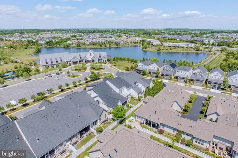 View/Area - 42863 Beaver Crossing Sq, Ashburn, VA 20148 photo 5 of 9