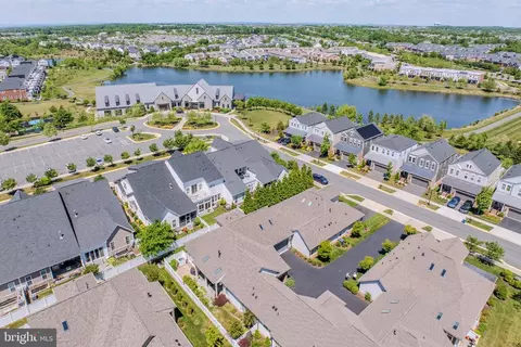 View/Area - 42863 Beaver Crossing Sq, Ashburn, VA 20148 photo 4 of 9