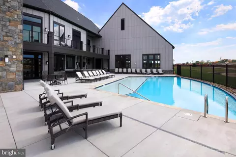 Exterior - 42863 Beaver Crossing Sq, Ashburn, VA 20148 photo 14 of 15