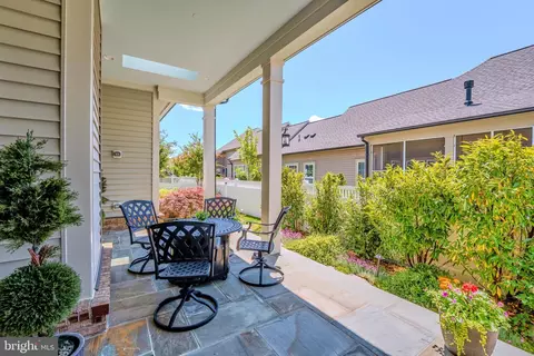 Exterior - 42863 Beaver Crossing Sq, Ashburn, VA 20148 photo 5 of 15