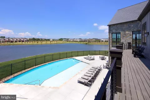 Exterior - 42863 Beaver Crossing Sq, Ashburn, VA 20148 photo 12 of 15