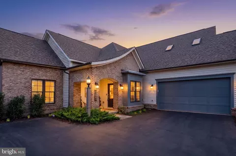 Exterior - 42863 Beaver Crossing Sq, Ashburn, VA 20148 photo 2 of 15
