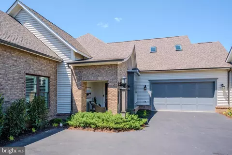 Exterior - 42863 Beaver Crossing Sq, Ashburn, VA 20148 photo 3 of 15