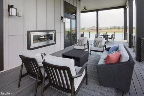 Exterior - 42863 Beaver Crossing Sq, Ashburn, VA 20148 photo 13 of 15