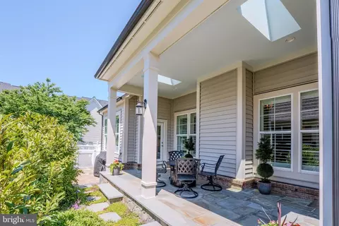 Exterior - 42863 Beaver Crossing Sq, Ashburn, VA 20148 photo 7 of 15