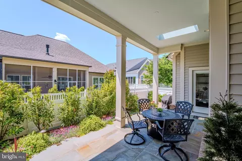 Exterior - 42863 Beaver Crossing Sq, Ashburn, VA 20148 photo 6 of 15