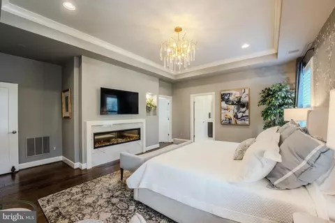 Bedroom - 42863 Beaver Crossing Sq, Ashburn, VA 20148 photo 2 of 6