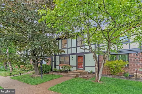 265 Chelmsford Ct, Sterling, VA 20165