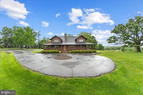 18837 Trinity Church Rd, Purcellville, VA 20132