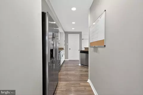 Entry Way - 43793 Stonebridge Dr, Ashburn, VA 20147 photo 5 of 14