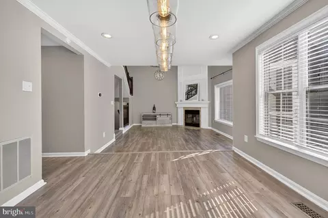 Living - 43793 Stonebridge Dr, Ashburn, VA 20147 photo 4 of 7