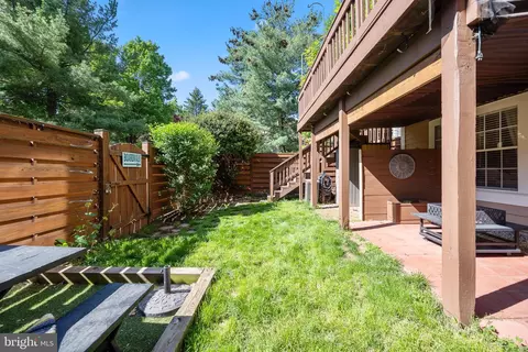 Exterior - 43793 Stonebridge Dr, Ashburn, VA 20147 photo 10 of 13