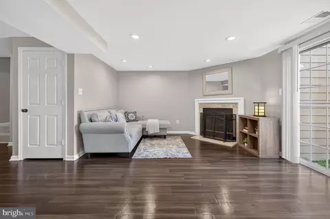 Living - 43793 Stonebridge Dr, Ashburn, VA 20147 photo 7 of 7