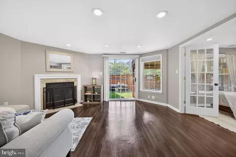 Living - 43793 Stonebridge Dr, Ashburn, VA 20147 photo 6 of 7