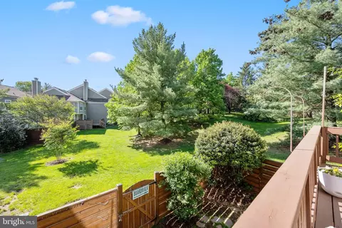 Exterior - 43793 Stonebridge Dr, Ashburn, VA 20147 photo 8 of 13