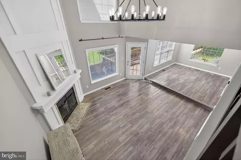 Living - 43793 Stonebridge Dr, Ashburn, VA 20147 photo 5 of 7