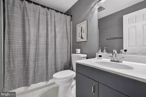 Bath - 43793 Stonebridge Dr, Ashburn, VA 20147 photo 5 of 6