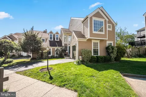 Exterior - 43793 Stonebridge Dr, Ashburn, VA 20147 photo 2 of 13