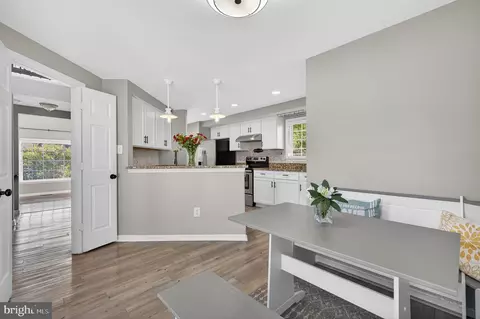 Entry Way - 43793 Stonebridge Dr, Ashburn, VA 20147 photo 10 of 14