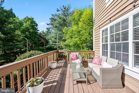 Exterior - 43793 Stonebridge Dr, Ashburn, VA 20147 photo 9 of 13