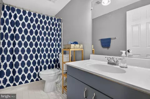 Bath - 43793 Stonebridge Dr, Ashburn, VA 20147 photo 4 of 6