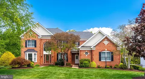 25554 Mimosa Tree Ct, Chantilly, VA 20152