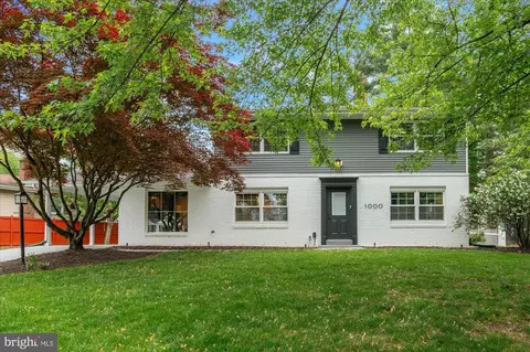 Exterior - 1000 E Holly Ave, Sterling, VA 20164 photo 1 of 7