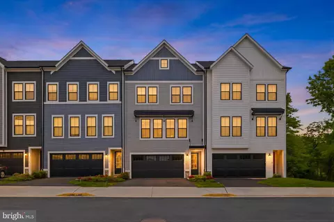 42182 Berrier Farms Ter, Chantilly, VA 20152