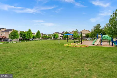Exterior - 20401 Codman Dr, Ashburn, VA 20147 photo 4 of 4