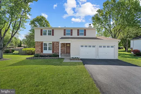 408 Cherry Ln NE, Leesburg, VA 20176