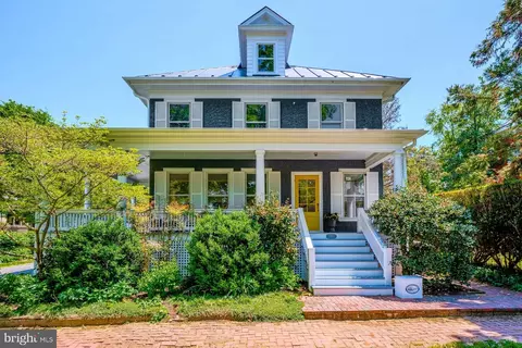 15520 Second St, Waterford, VA 20197