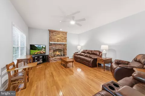 Living - 43932 Tavern Dr, Ashburn, VA 20147 photo 1 of 3