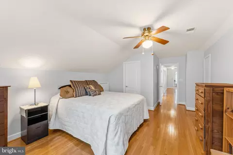 Bedroom - 43932 Tavern Dr, Ashburn, VA 20147 photo 4 of 6