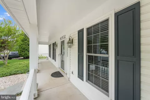 Exterior - 43932 Tavern Dr, Ashburn, VA 20147 photo 7 of 10