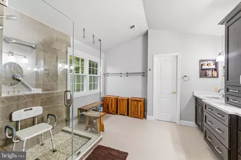 Bath - 43932 Tavern Dr, Ashburn, VA 20147 photo 1 of 4